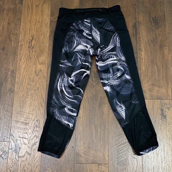 Nike Dri-Fit Black/White Patterned Crop Leggings - Picture 7 of 7